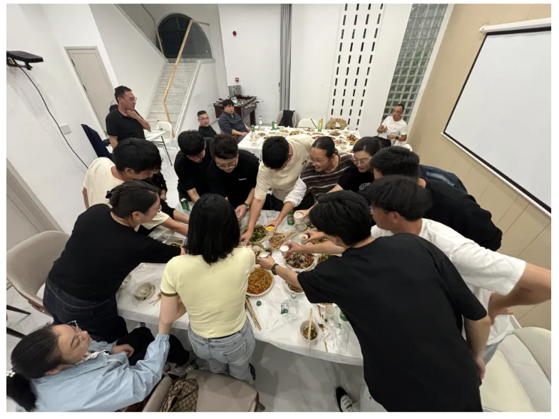 智慧碰撞，团队共融：一场别开生面的跨部门研讨与团建盛宴